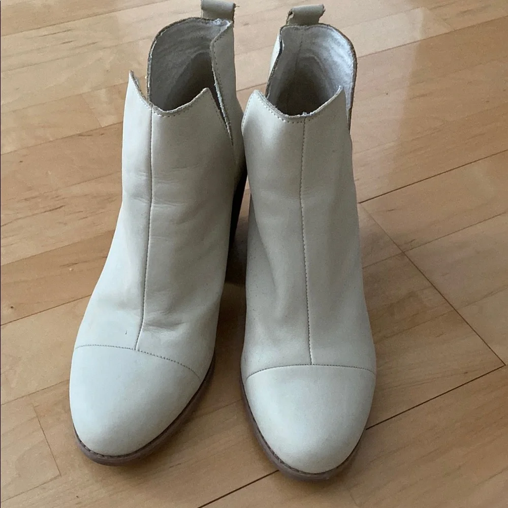 Tom’s Everly Boot 9.5 - Picture 3 of 5